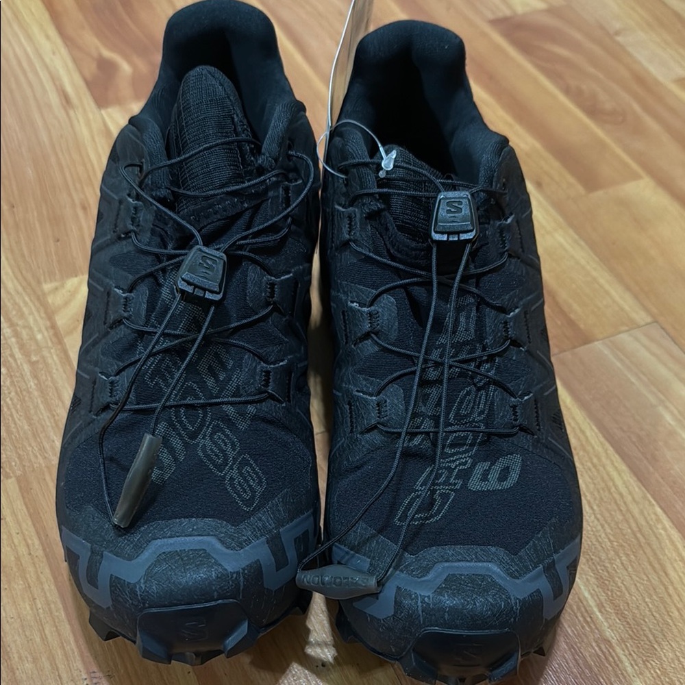 NWT and NIB Salomon Speedcross 6